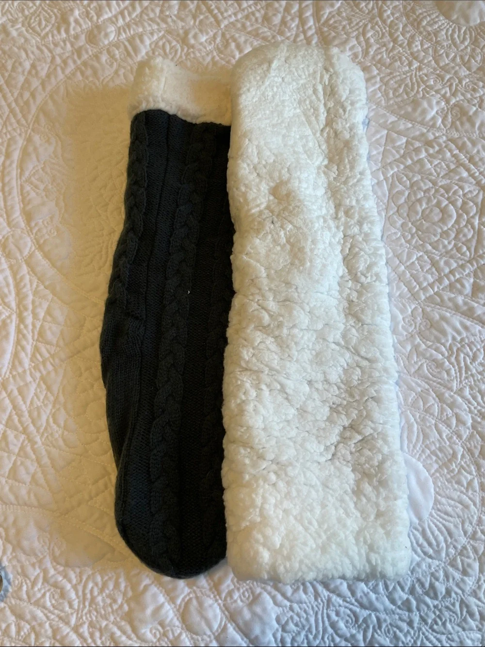 HUGGLE Plush-Lined Cable Knit Gripper Socks in Dark Gray
